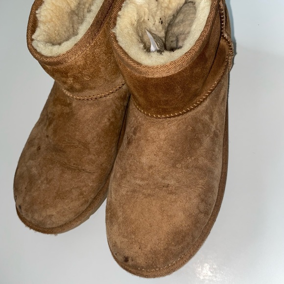 Used Ugg Boot’s - Size 6.5 in boys - Picture 3 of 6